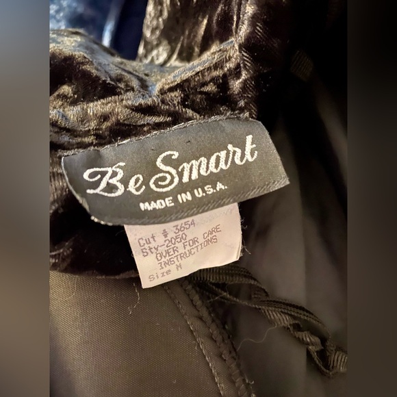 Vintage Black Velvet Jacket cropped cardigan shrug jacket with shoulder pads - Picture 6 of 6